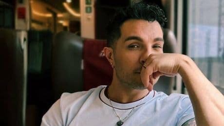 Marco Carta ricoverato in ospedale, salta il concerto a Porto Torres: confermate (per ora) le altre date del tour. Come sta il cantante?