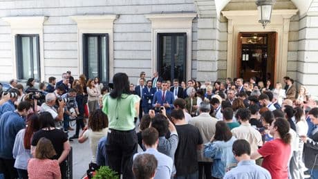 Sánchez y sus socios piden echar a &quot;pseudoperiodistas&quot; del Congreso con Aizpurua presentándose como víctima