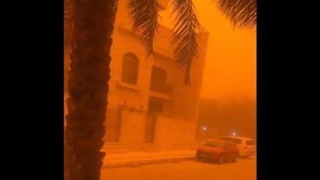 Más de 3.700 hospitalizados en Irak por asfixia y dificultades para respirar a causa de una gran tormenta de arena