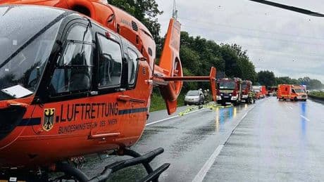 Schwerer Unfall auf der A 46 - Feuerwehr Haan hilft: Schaulustige behindern Rettungseinsatz auf der Autobahn