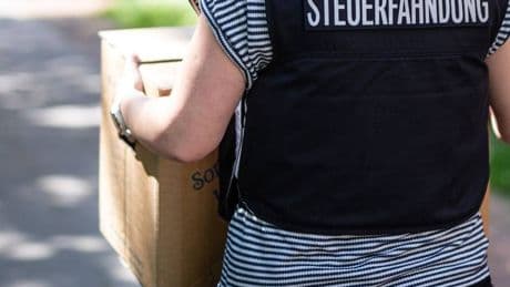 Ratgeber Steuern und Finanzen: Wie Sie reagieren sollten wenn die Steuerfahndung klingelt