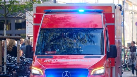 LVR-Klinik Düsseldorf: Brand bricht in Zimmer aus, Feuerwehr rückt an