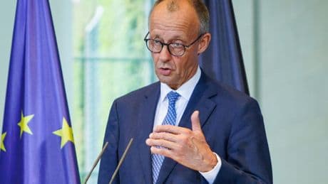 Merz gegen strenge CO2-Regeln für Firmenwagen