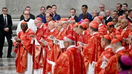 Conclave: come si vota e quanti voti servono? Lo scrutinio, le schede bruciate e la Stanza delle lacrime: così si elegge il nuovo Papa