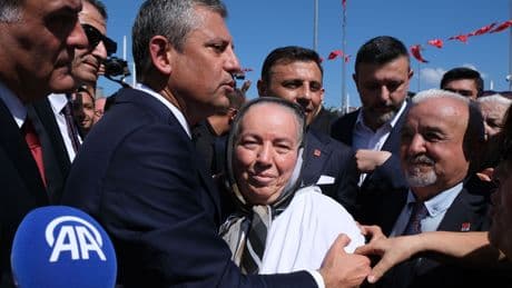 Akademisyenlerden imza kampanyası: 'CHP ve Özgür Özel yönetimini destekliyoruz'