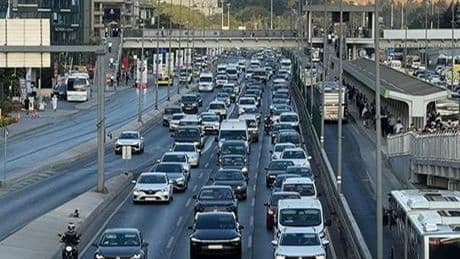 Okullarda uyum haftası başladı! İstanbul'da trafik trafik yoğunluğu oluştu