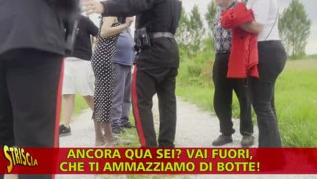 "Ti ammazziamo di botte". I sinti prendono a calci e pugni la troupe di Striscia la notizia