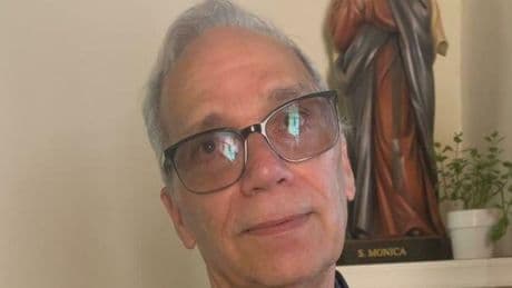 Papa Leone, il fratello John Prevost a Roma: «Oggi lo abbraccerò. Avrà gli occhi di tutti addosso perché è il primo americano»