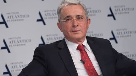 A Uribe lo condenaron las Farc