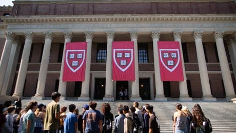 Harvard surnommée « l'école du Parti » par la Chine pour avoir formé quantité de ses élites communistes