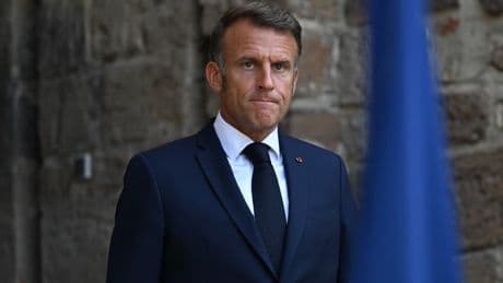 "Si Bayrou est renversé, c'est la logique du système parlementaire": une nouvelle dissolution est-elle possible?