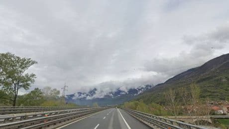 Incidente sulla Torino-Bardonecchia, un'altra auto viaggia contromano: un morto e 3 feriti