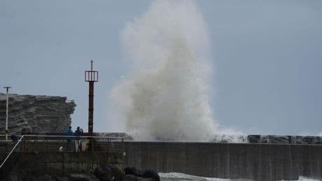 Aviso amarillo por olas de hasta 2,5 metros este lunes en Bizkaia