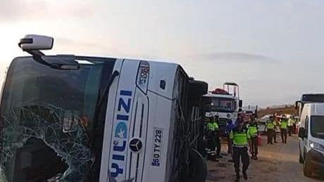 Kuzey Marmara Otoyolu'nda feci kaza! Yolcu otobüsü devrildi: 3 ölü, 20 yaralı