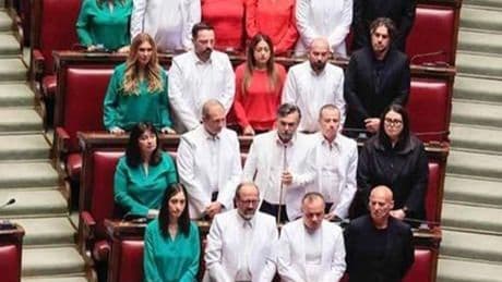 İtalya Parlamentosu'nda protesto: Filistin bayrağının renginde kıyafetler giydiler!