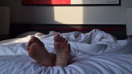 La técnica infalible de los marines que acaba con el insomnio: "Caí dormido en menos de tres minutos"