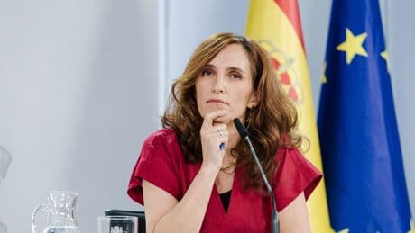 Mónica García pone en jaque a las tiendas de vapeo con su nueva ley antitabaco