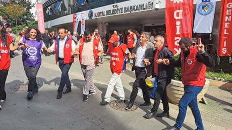 Kartal Belediyesi işçileri yarım ücrete karşı iş bıraktı: Sözler tutulmazsa eylemler sürecek