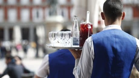 La Junta de Andalucía ofrece 1.250 empleos sin oposición para jóvenes y mayores de 50