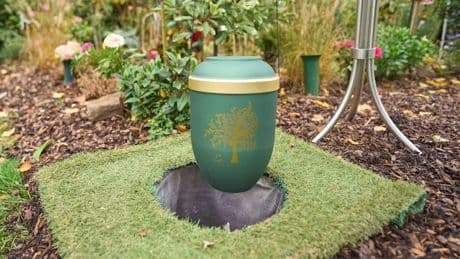 Neues Gesetz - Bundesland erlaubt Bestattungen im eigenen Garten