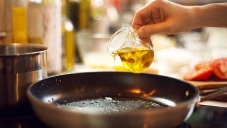 Efectos del aceite en la salud del corazón: los cuatro tipos que recomienda el cardiólogo Aurelio Rojas