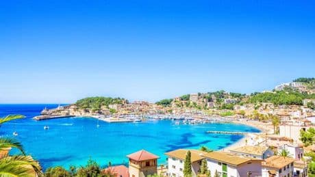 Buscan a los dos ocupantes de la avioneta caída al mar en el puerto del Sóller