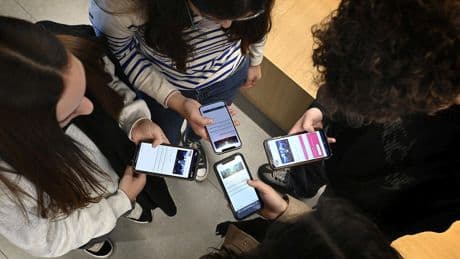 Interdiction des réseaux sociaux avant 15 ans : « à cet âge, le cerveau n’est pas mature »