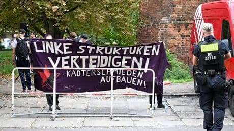 Linkes Szenehaus: Entscheidung zu Räumung bei "Rigaer 94" wird noch dauern