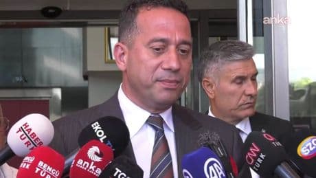 CHP'den kurultay ertelemesine tepki: Partimizi kimseye teslim etmeyiz