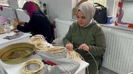 Kadınlar bir araya geldi, hem elleri işleri hem cepleri doldu! Son yılların en moda ürünlerine talep her gün artıyor