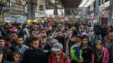 Migration: Arm, aber beschäftigt: Der Großteil der 2015 eingereisten Geflüchteten hat es geschafft