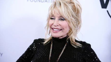 Dolly Parton Reveals She’s Going To ‘Rub Elbows With The Royalty’ This Autumn
