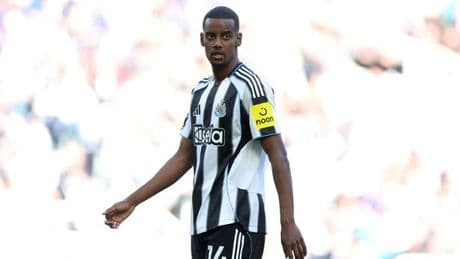 Liverpool fans watch Alexander Isak transfer dominoes fall after £42m deal agreed