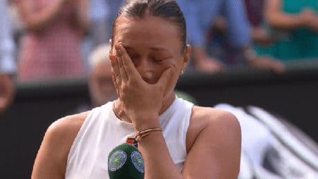 Amanda Anisimova breaks down in tears after most brutal Wimbledon final ever