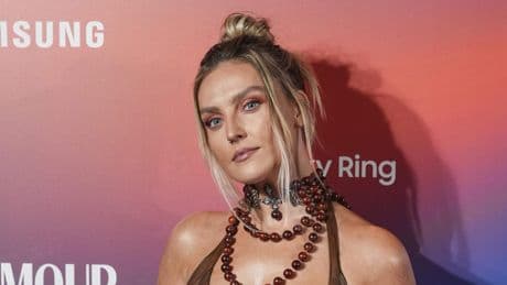 Zangeres Perrie Edwards openhartig over miskraam: ’Ergste dag uit mijn leven’