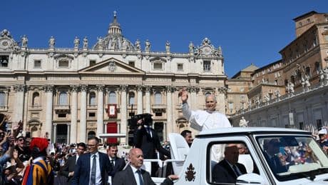 L’épisode papal, du pain bénit pour les médias chrétiens