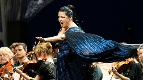 La rusa Anna Netrebko, el animal de la ópera actual que se enfrenta a todas las batallas (y gana)