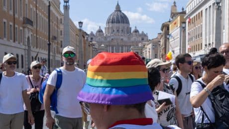 « Nous faisons partie de l’Église » : à Rome, le premier pèlerinage des catholiques LGBT+ au Jubilé