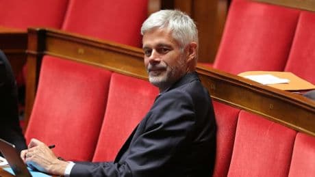 "Il veut imposer un chemin d'indépendance": Wauquiez menace le gouvernement après l'action de Valls en Nouvelle-Calédonie
