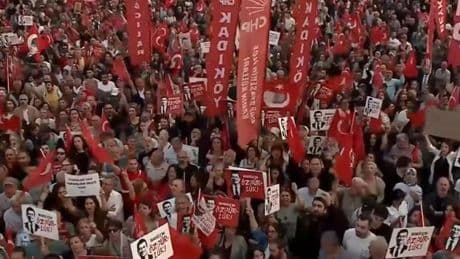 CHP'nin bu haftaki adresi Beyazıt! Yurttaşlar alana toplanmaya başladı