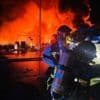 Un spectaculaire incendie ravage une brocante près de Rennes : 90 pompiers mobilisés
