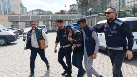 Kaçak göçmenleri taşıyan taksi şoförü tutuklandı