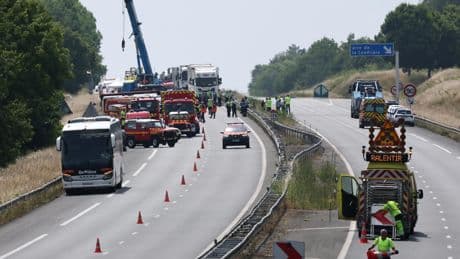 Accident de car mortel dans la Sarthe: un chauffeur ukrainien mis en examen pour homicides involontaires