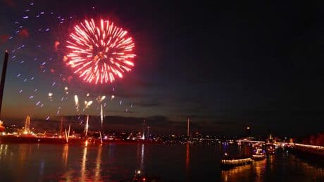 XXL-Kirmes am Rhein - Volksfest plant gigantische Drohnen-Show