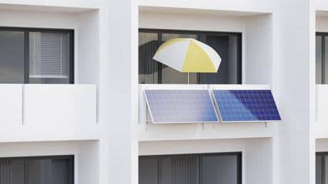 Solarpower von beiden Seiten: Balkonkraftwerk mit bifazialen Modulen: Lohnt der Effizienz-Boost?