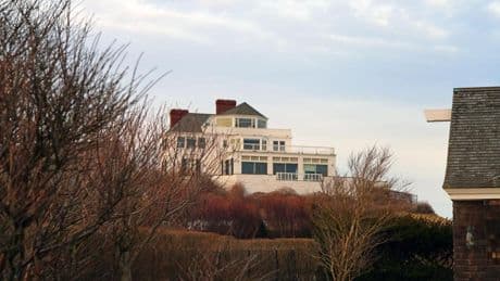 ‘Human remains’ found near Taylor Swift’s beachside mansion reigniting ‘serial killer’ fears after 12 bodies discovered