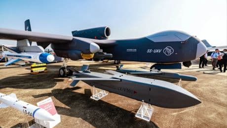 Este dron chino puede revolucionar la guerra: es capaz de lanzar 100 drones kamikazes con explosivos