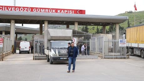 Türkiye'den Suriye'ye pasaportla geçişler başladı