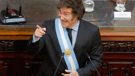 Javier Milei quiere aflorar los 'dólares ocultos bajo el colchón'