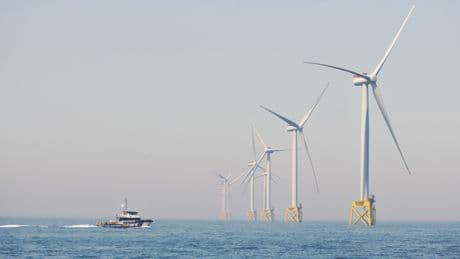 Iberdrola acelera en Reino Unido mientras Ørsted para inversiones